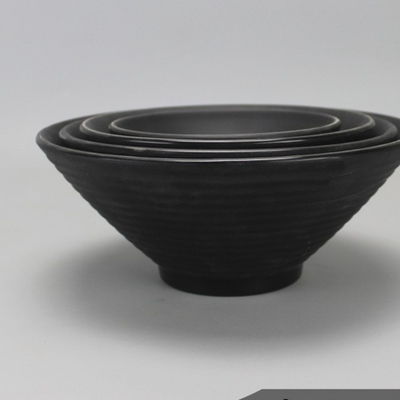 Ein guter Preis. Einfache schwarze Melamin-Suppenschüssel für große Ramen-Nudel Online