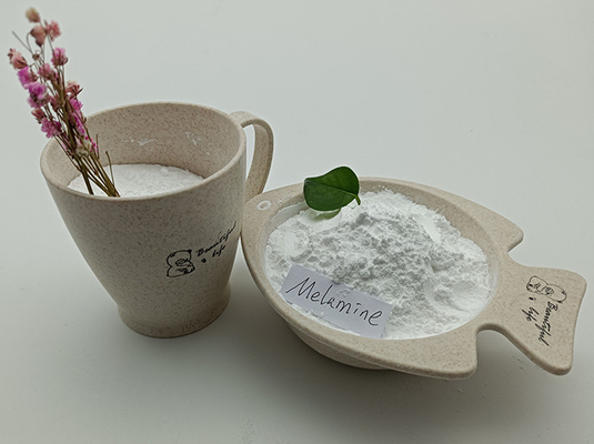 Ein guter Preis. Melamin Crystal Powder Industrial Grade CAS 9003-08-1 der Pappe99,8% Online